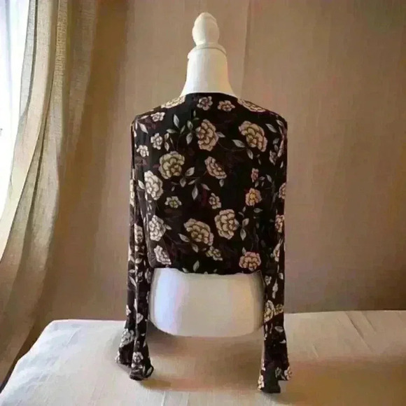 Women's Floral Blouse Size M - Picture 2 of 2